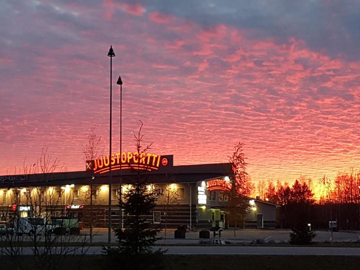 Hotelli Kaersaemaeki Экстерьер фото